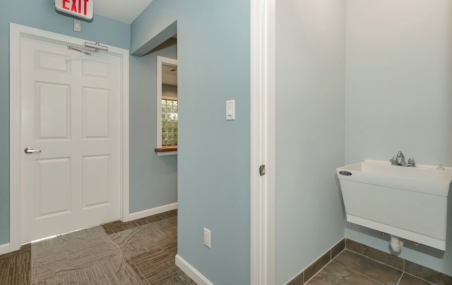 More Photos Of 760 Wellwood Ave, Lindenhurst Office For Sale