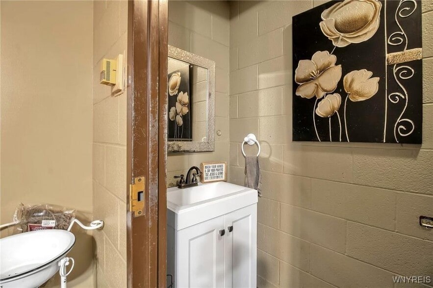 More Photos Of 115 Gold St, Buffalo Religious Facility For Sale