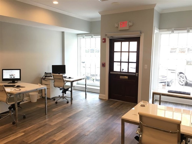 More Photos Of 450-456 Boston Post Rd, Weston Storefront Retail Office For Lease