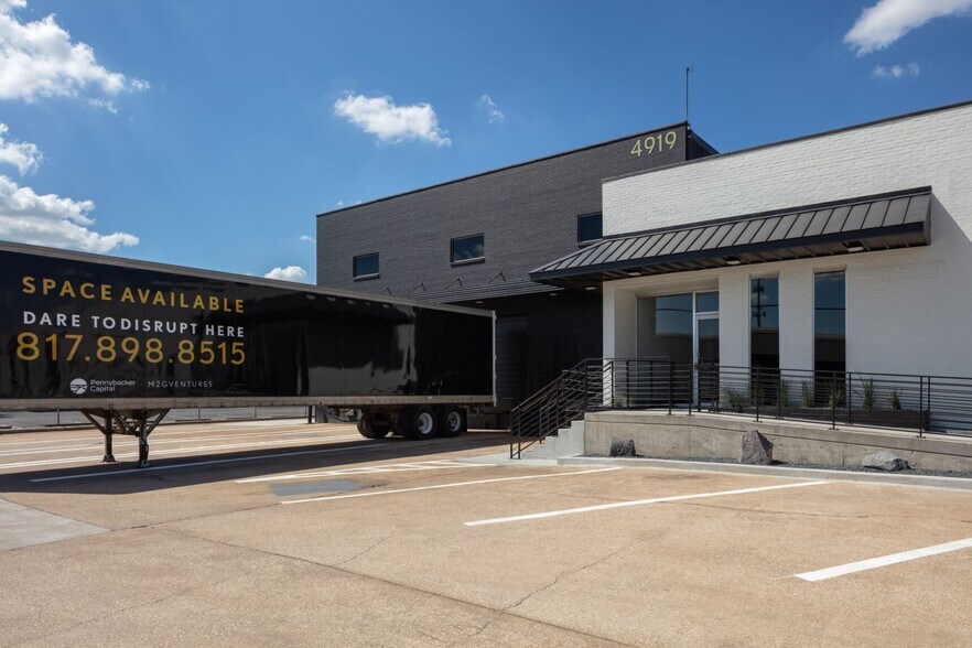 More Photos Of 4919 Woodall St, Dallas Warehouse For Sale