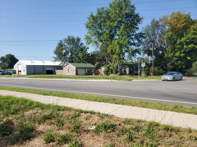 More Photos Of 909 McClure Ave, Lowell Service For Sale