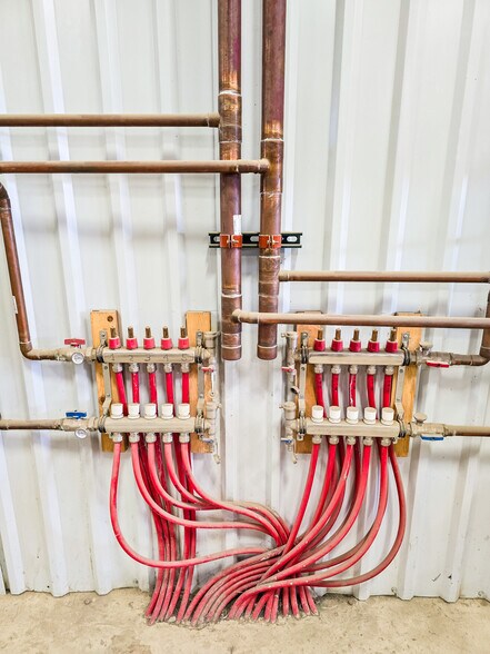 More Photos Of 509 Well St, Williston Warehouse For Lease