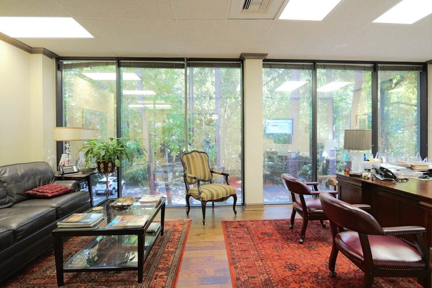 More Photos Of 2020 N Loop Fwy W, Houston Office For Lease