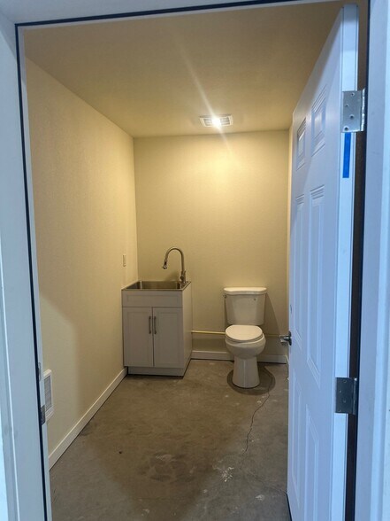 More Photos Of 1843 NW Mill st, Madras Unknown For Lease