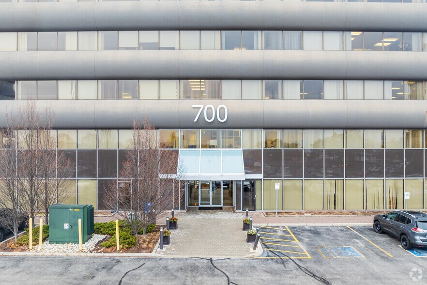 More Photos Of 700 Dorval Dr, Oakville Unknown For Lease