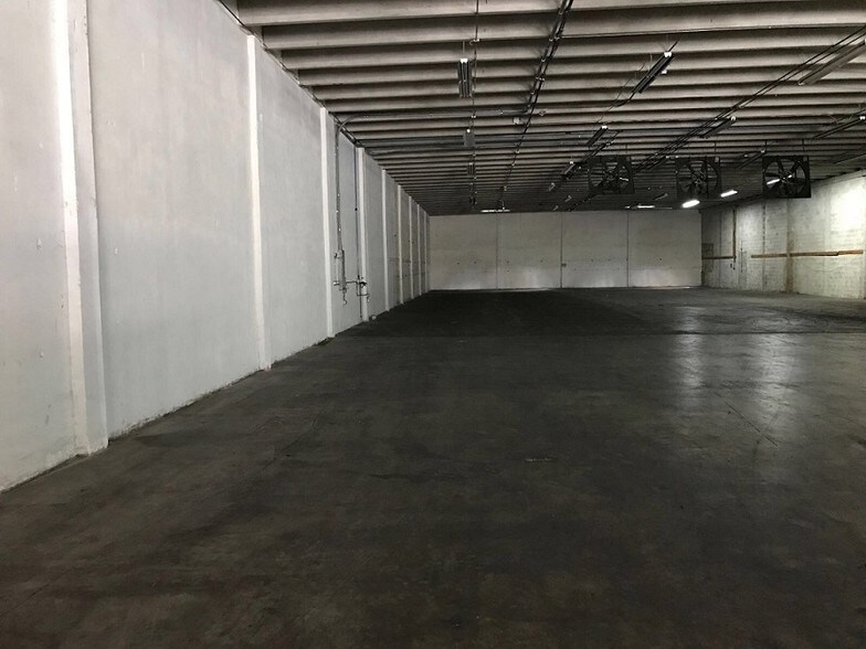 More Photos Of 8111-8113 NW 54th St, Miami Warehouse For Lease
