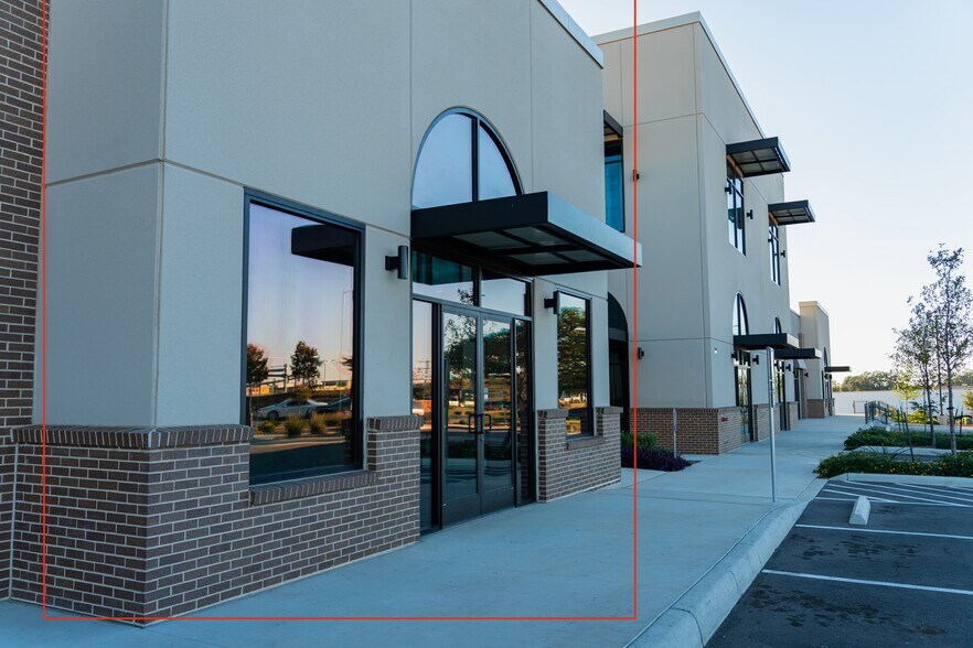 More Photos Of 2860 Military dr, San Antonio General Retail For Lease