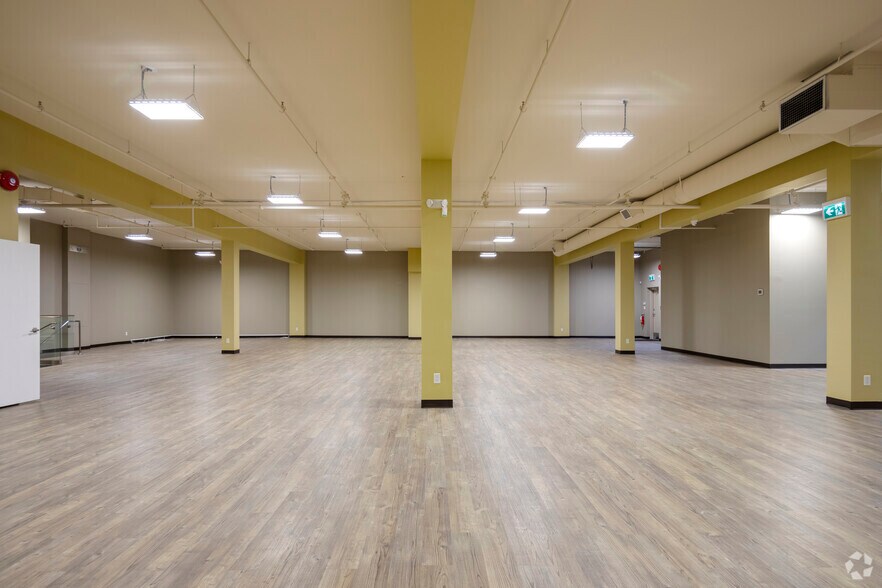 More Photos Of 112 6th Av E, Vancouver Unknown For Lease