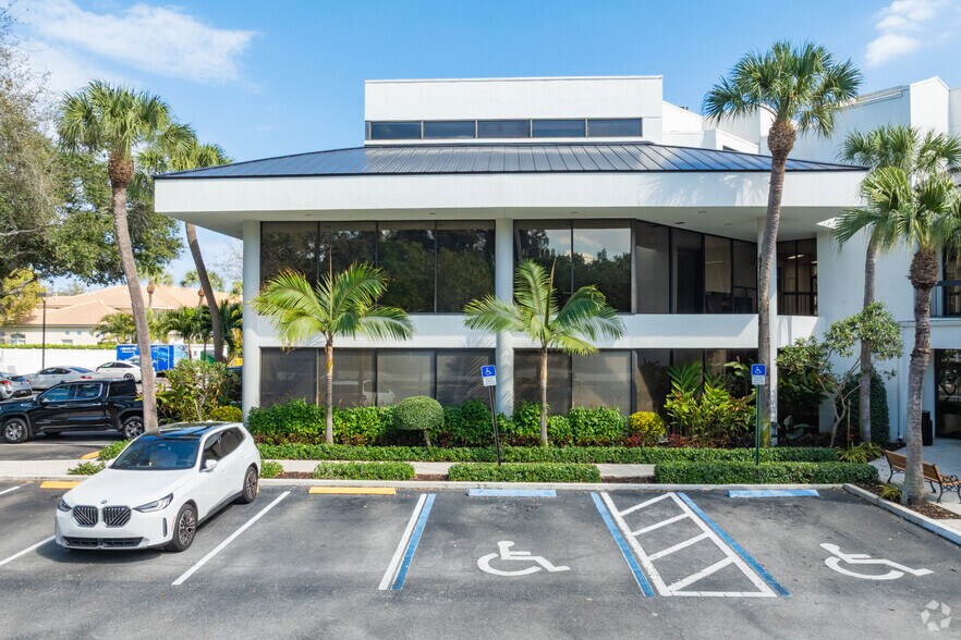 More Photos Of 11000 Prosperity Farms Rd, Palm Beach Gardens Medical For Lease