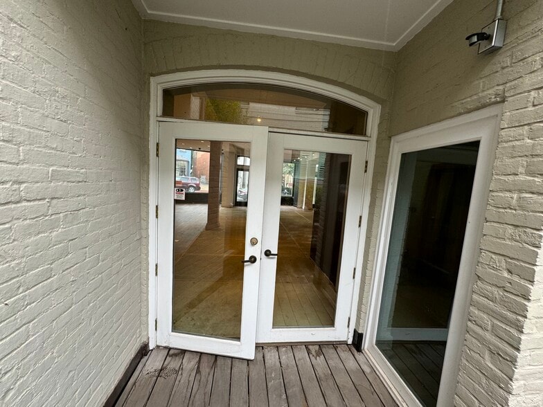 More Photos Of 1626-1632 Wisconsin Ave NW, Washington Storefront Retail Office For Lease