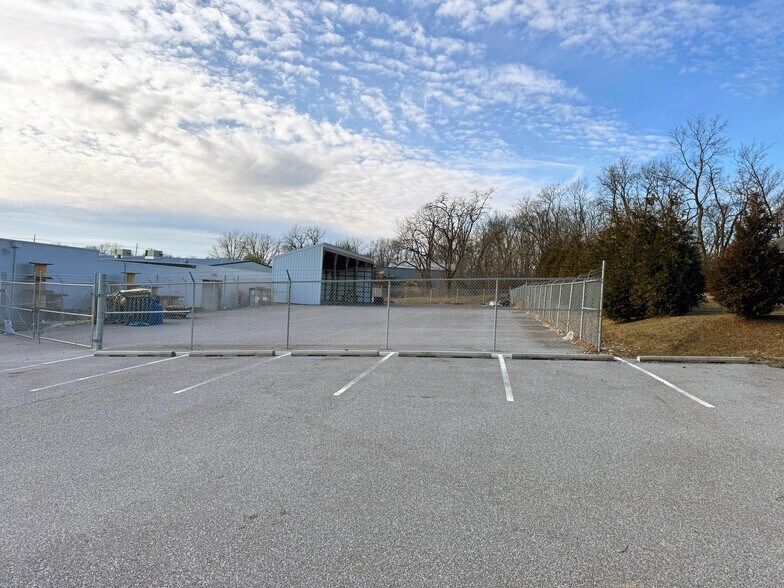 More Photos Of 18043 W Oak Ridge Dr, Hagerstown Service For Lease