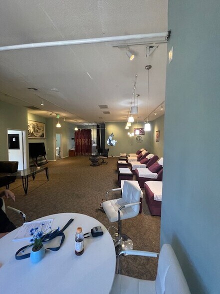 More Photos Of 17733-17755 Sierra Hwy, Santa Clarita Storefront Retail Office For Lease