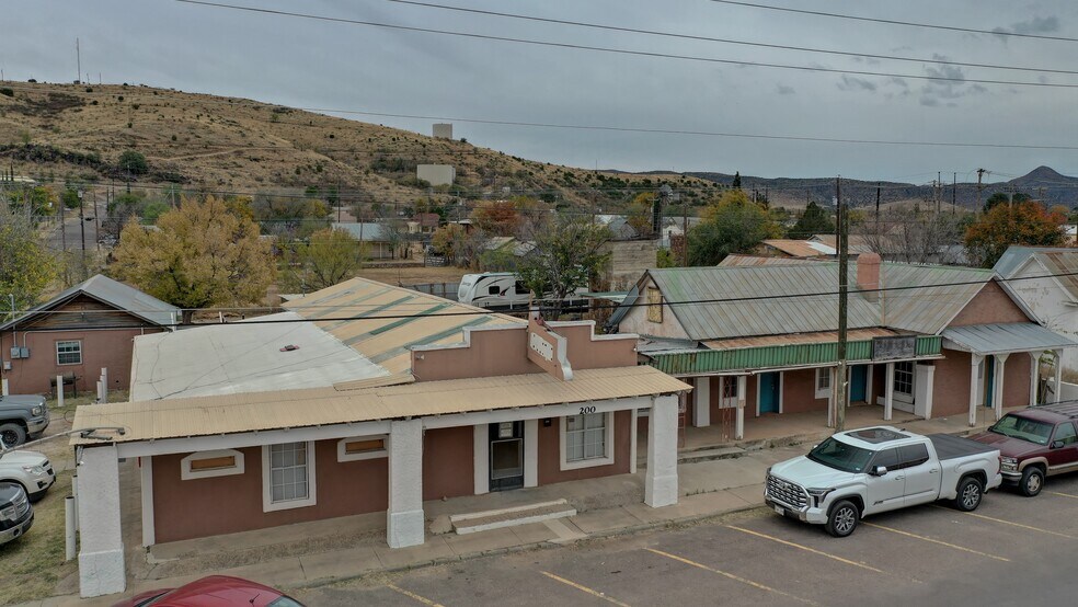 More Photos Of 200 W Murphy St, Alpine Flex For Sale