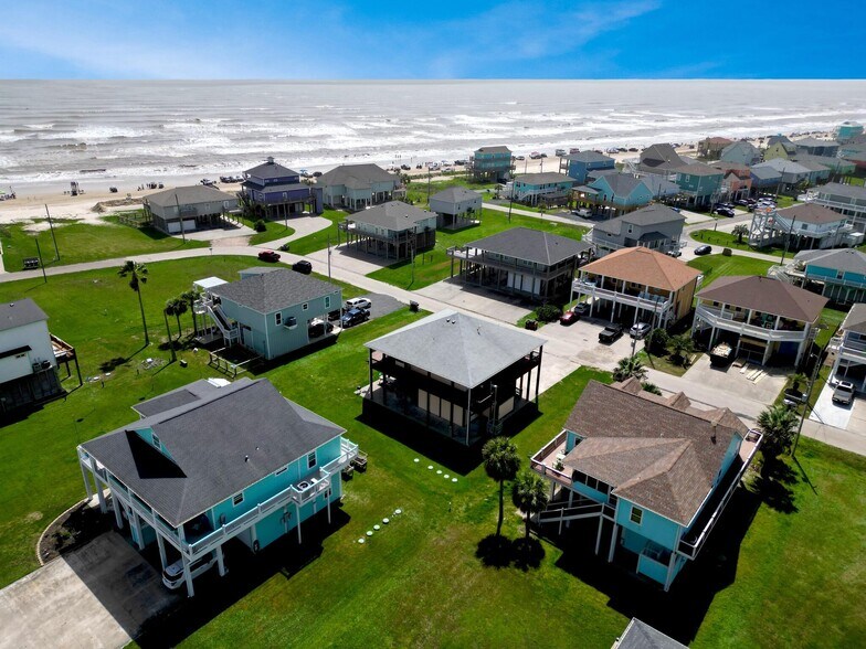 More Photos Of 944 Raymond, Crystal Beach Specialty For Sale