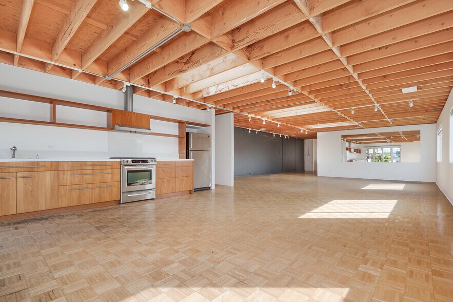 More Photos Of 503 Boccaccio Ave, Venice Loft Creative Space For Lease