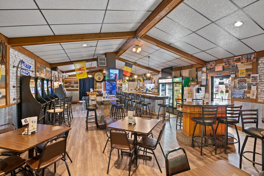 More Photos Of 1689 Day St, Greenleaf Restaurant For Sale