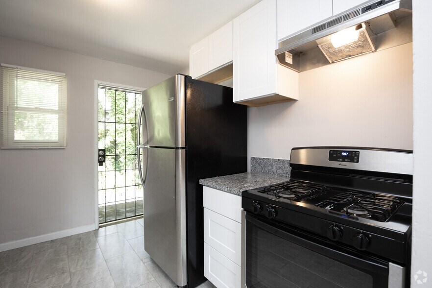 More Photos Of 20 Griffin St, Atlanta Multifamily For Sale