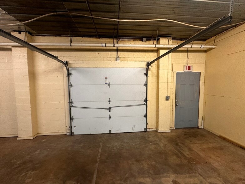 More Photos Of 522A S Main St, Broadway Flex For Sale