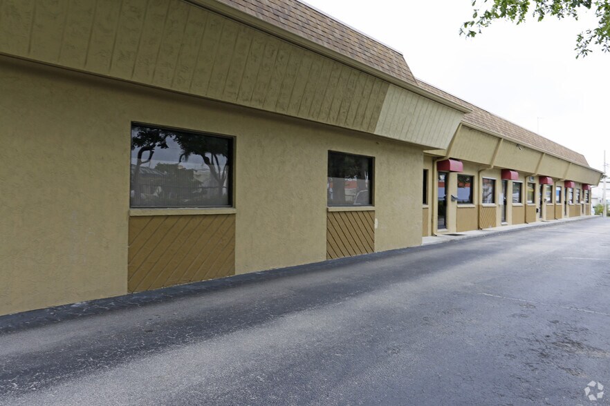 More Photos Of 960 Chalmer Dr, Marco Island Light Manufacturing For Sale