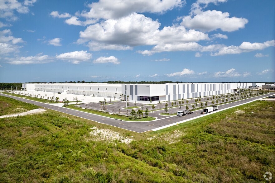 More Photos Of 2400 SW Gateway Pl, Stuart Distribution For Sale