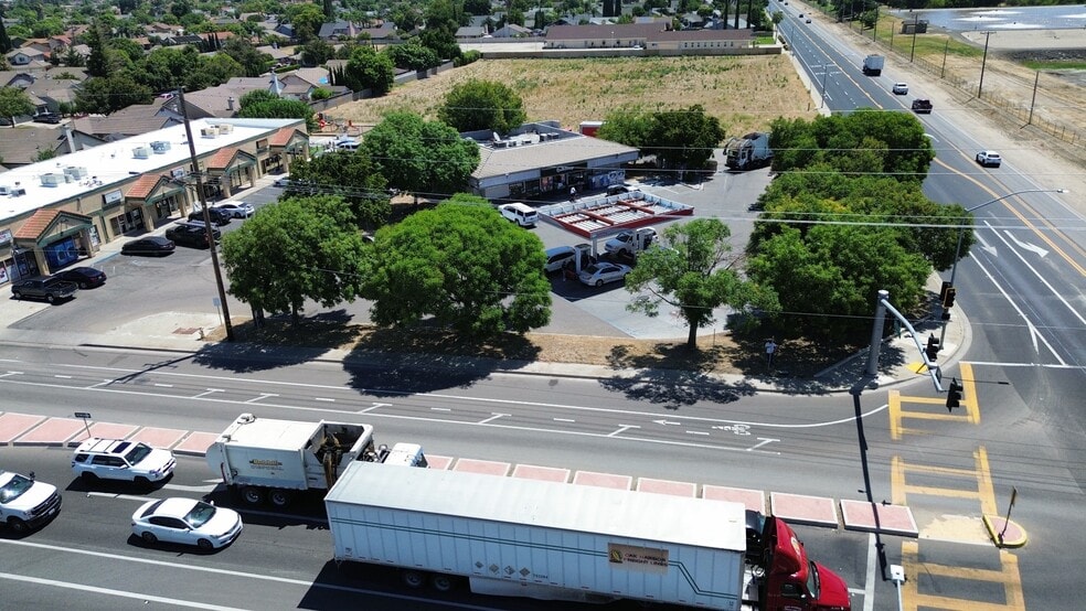 More Photos Of 1301 E Service Rd, Ceres Service Station For Sale