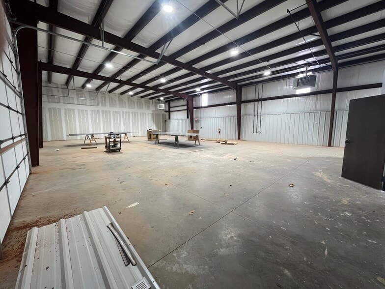 More Photos Of 5130 NW 178th St, Edmond Warehouse For Lease