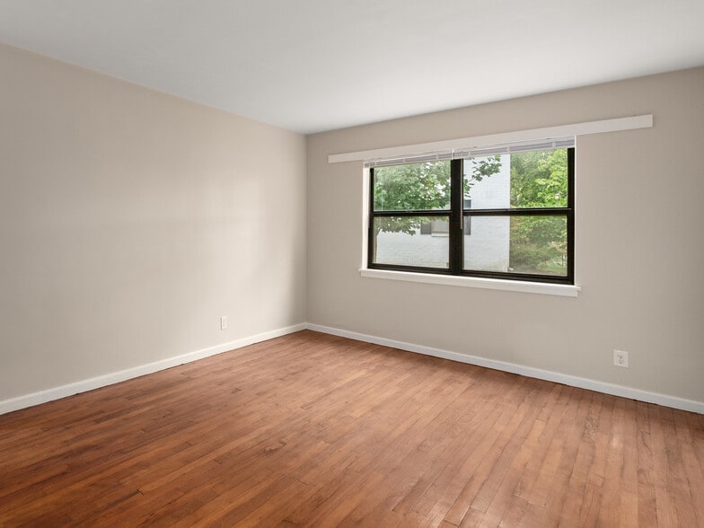 More Photos Of 615 Biltmore Ave, Asheville Apartments For Sale