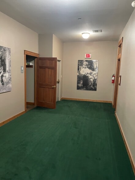 More Photos Of 419 W Broadway St, Muskogee Office For Lease