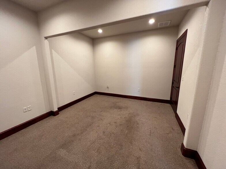 More Photos Of 2131 E Kirkwood Blvd, Southlake Office For Lease