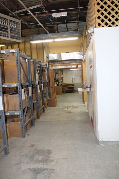 Primary Photo Of 120 9th St SW, Clarion Flex For Sale