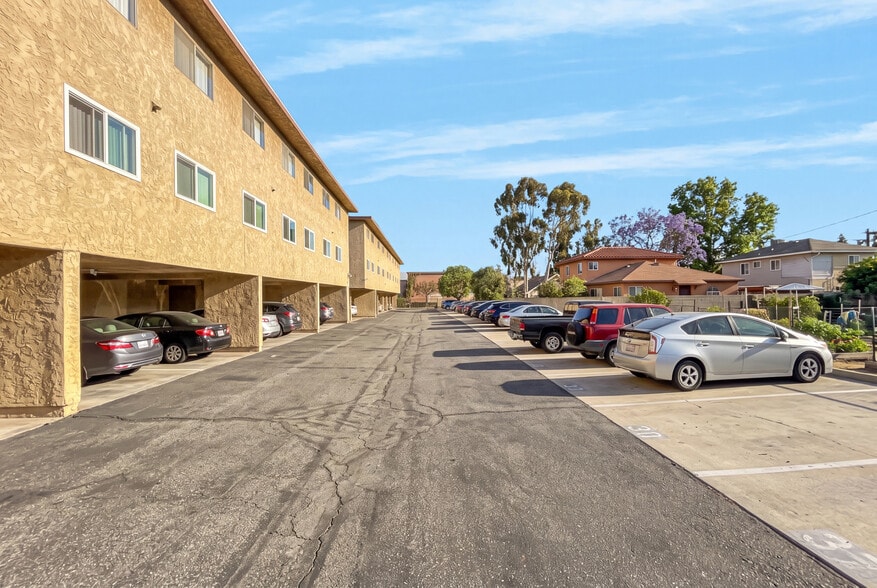 More Photos Of 2101 Vine St, Alhambra Apartments For Sale