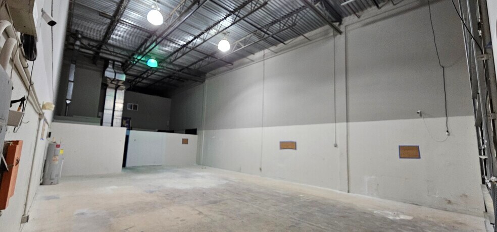 More Photos Of 10501 S Orange Ave, Orlando Light Manufacturing For Sale