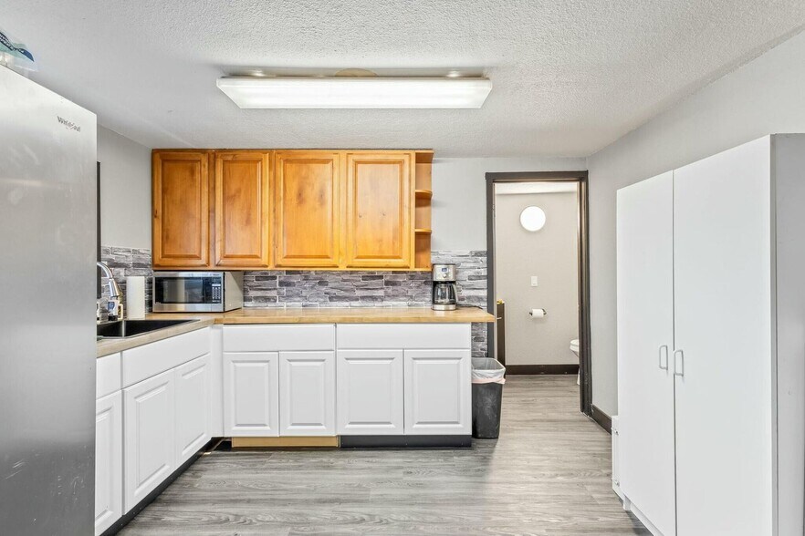 More Photos Of 1810 SW Highway 97, Madras Auto Dealership For Sale