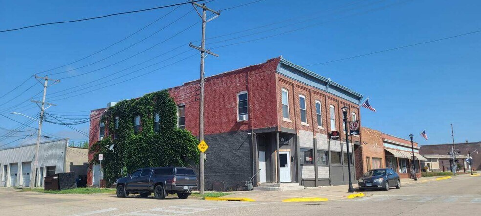 More Photos Of 200 N Washington St, Rochelle Storefront Retail Residential For Sale