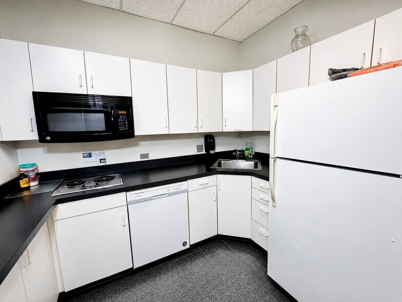 More Photos Of 102 Washington St, Manlius Office For Sale