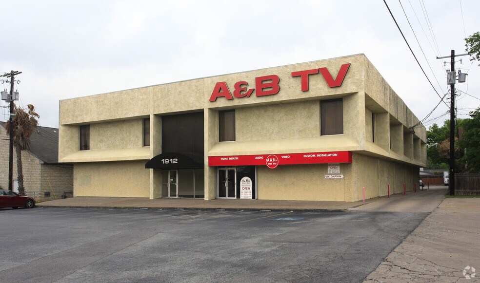 More Photos Of 1912 W Anderson Ln, Austin Office For Lease