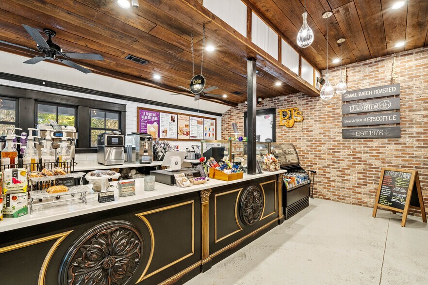 More Photos Of 8026 E Main St, Ridgeland General Retail For Sale