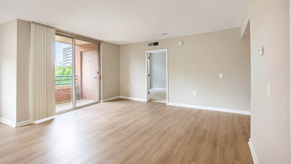 More Photos Of 901 N Nelson St, Arlington Apartments For Lease