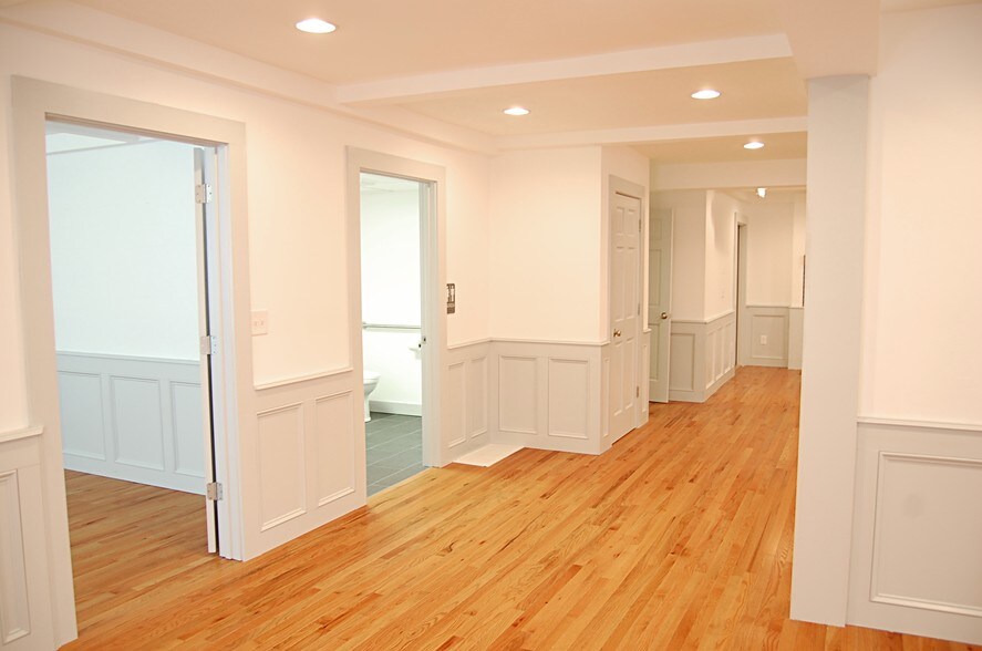 More Photos Of 389 Worcester Rd, Framingham Freestanding For Lease