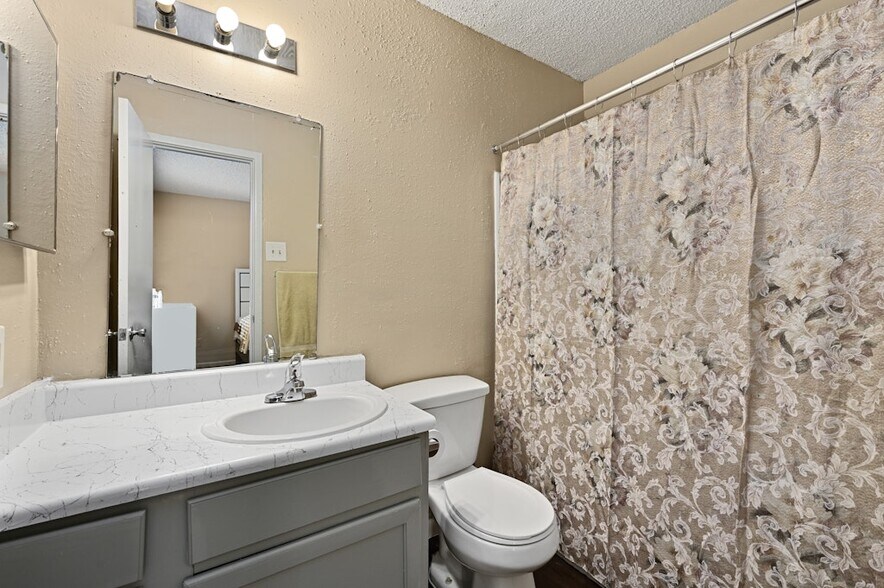 More Photos Of 1101 Rutland Dr, Austin Apartments For Sale