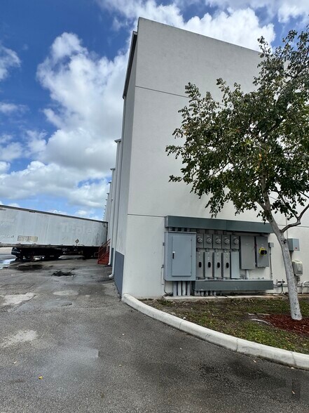 More Photos Of 13202 NW 107th Ave, Hialeah Gardens Warehouse For Sale