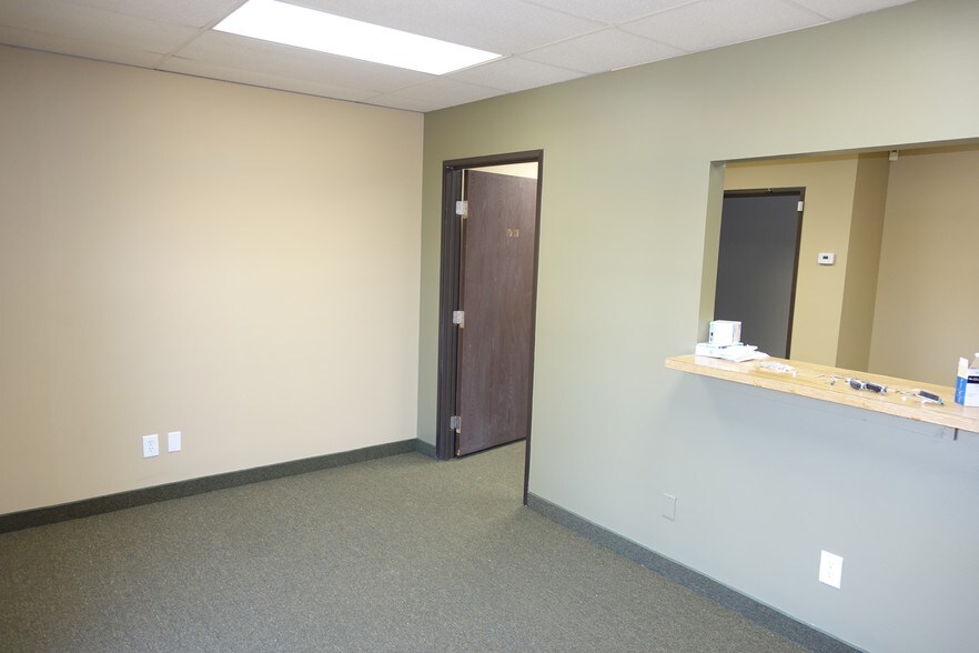 More Photos Of 8607 N 59th Ave, Glendale Office For Lease