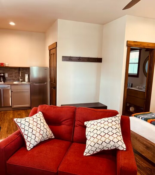 More Photos Of 100 Elk Ridge Trl, Lakeside Specialty For Sale
