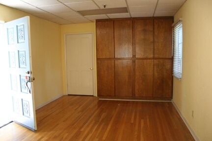 More Photos Of 2041-2045 N Main St, Santa Ana Office For Lease