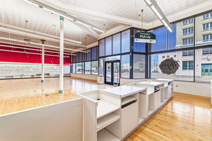More Photos Of 29 S Chadbourne St, San Angelo Drugstore For Sale