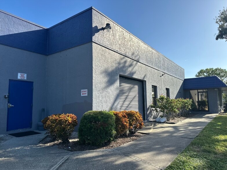 More Photos Of 7555 Commerce Ct, Sarasota Manufacturing For Lease
