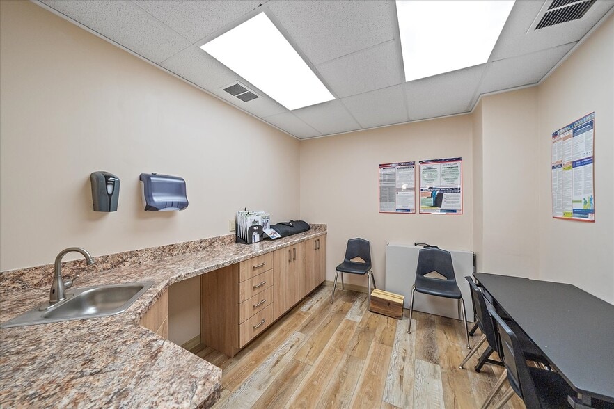 More Photos Of 1872 Tamiami Trl S, Venice Office For Sale