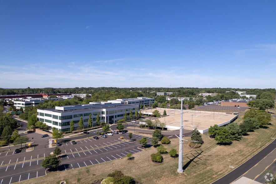 More Photos Of 7 Walnut Grove Dr, Horsham Township Office For Lease