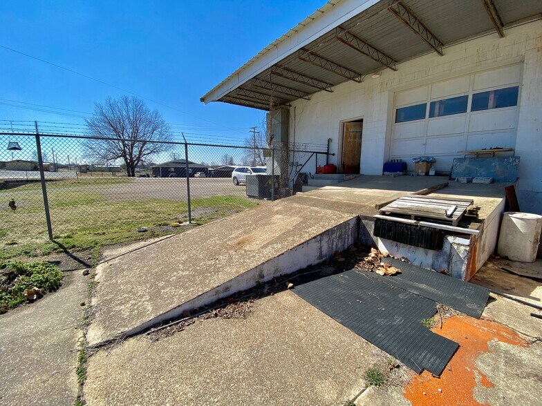More Photos Of 209 E Wade Ave, Mountain Home Distribution For Sale
