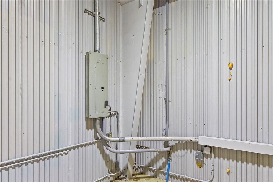 More Photos Of 6886 Wishart St, Huntsville Light Distribution For Lease